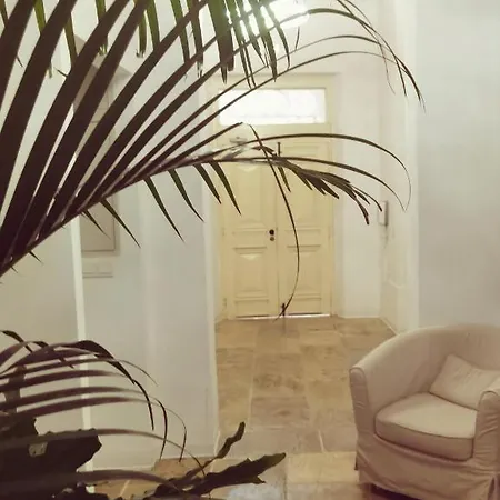 Rooms In Historic Building - Silean